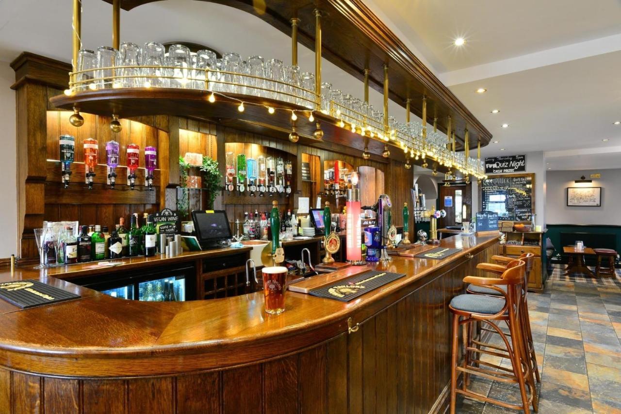 The Crossroads Inn ハリファックス エクステリア 写真