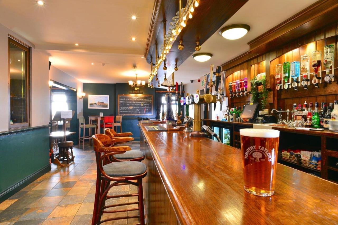 The Crossroads Inn ハリファックス エクステリア 写真